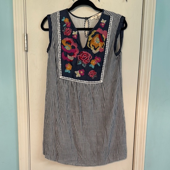 ANDREE BY UNIT Dresses & Skirts - ANDREE BY UNIT‎ Striped Dress with Floral Embroidery box dur1